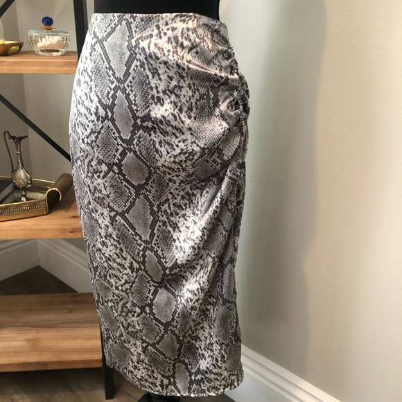 Free Press White & Grey snake print skirt - Picture 4 of 8
